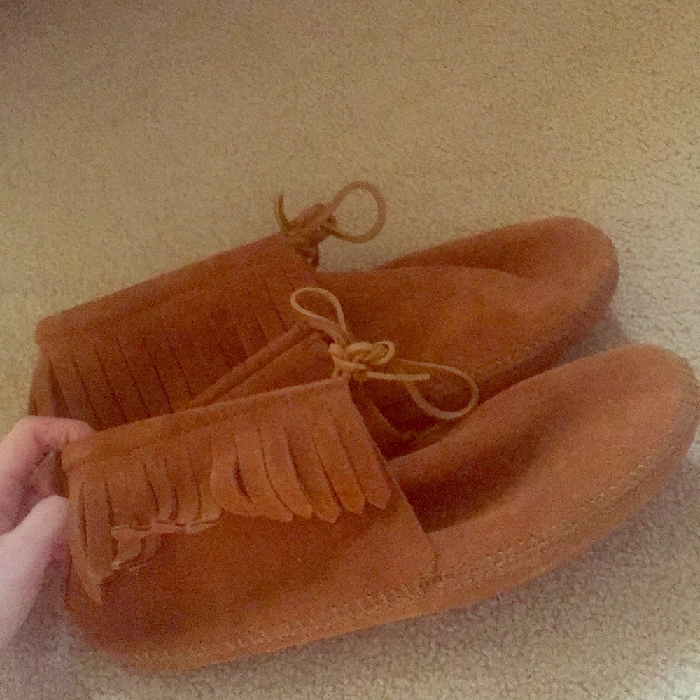Minnetonka Moccasins fringe soft sole booties